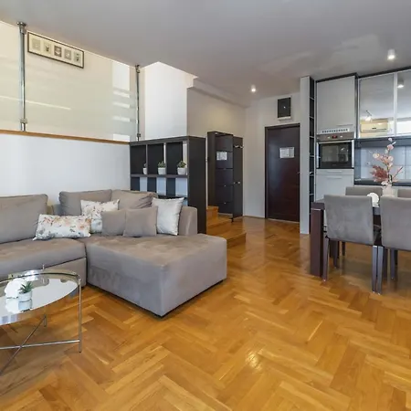 Simpatico With Free Parking *