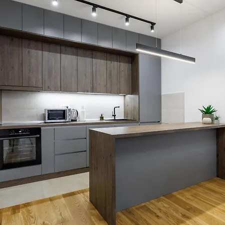 Simpatico With Free Parking