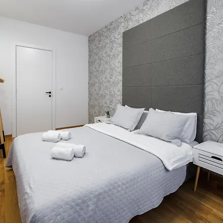 Simpatico With Free Parking *