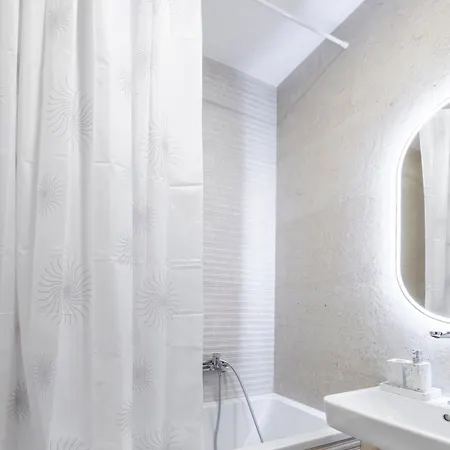 Simpatico With Free Parking