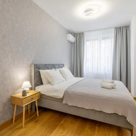 Simpatico With Free Parking Apartament