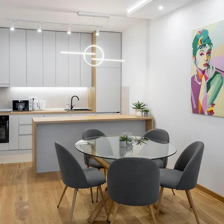 Simpatico With Free Parking *